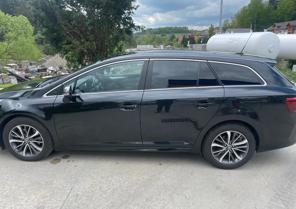 Toyota Avensis cena 47900 przebieg: 170000, rok produkcji 2016 z Strzyżów małe 326